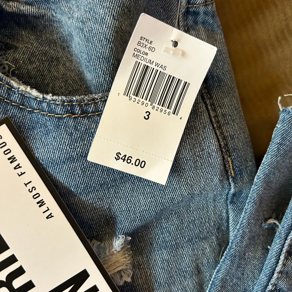 Almost Famous Boyfriend Distressed Jeans Sz 3 NWT - Picture 11 of 11